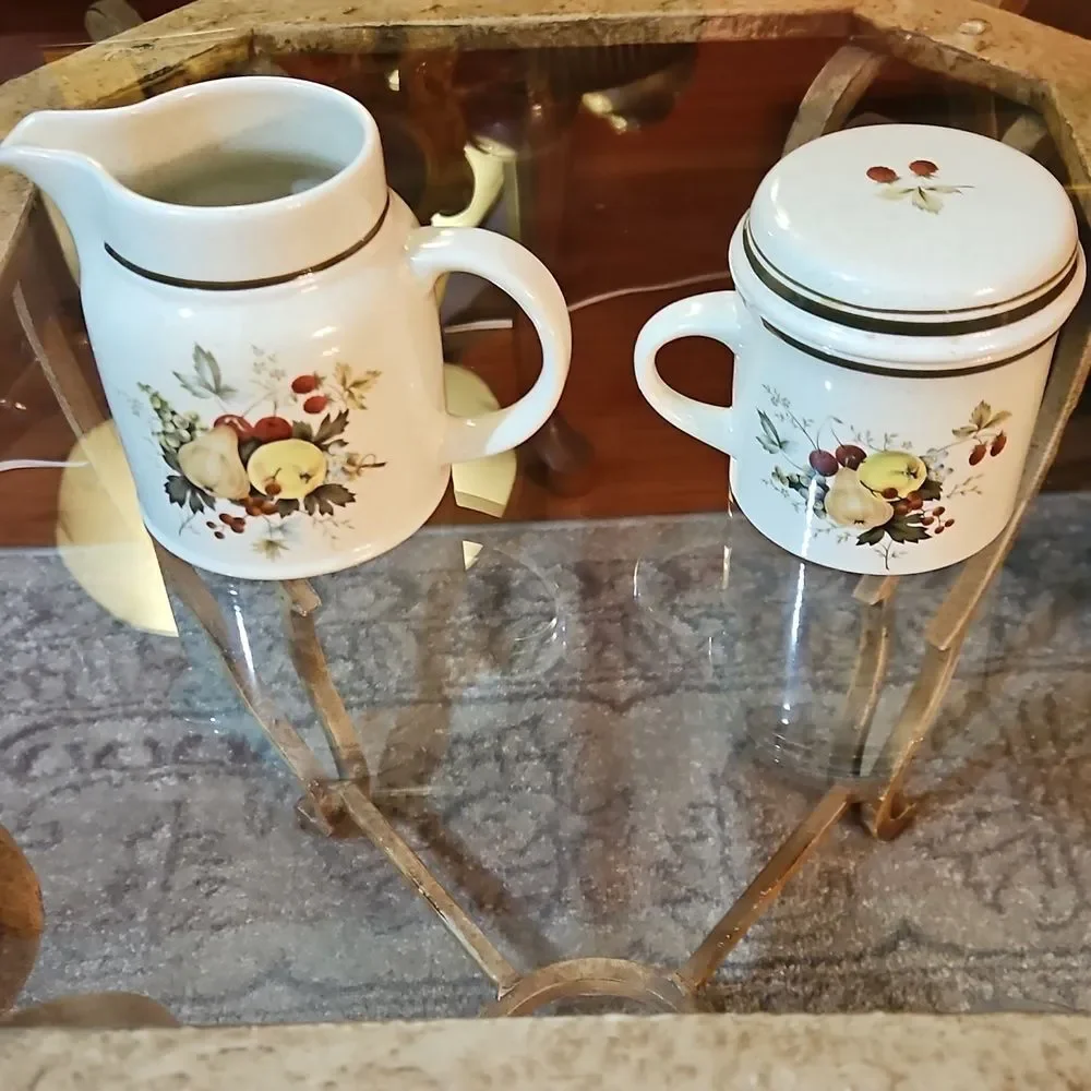 Royal Doulton Lambethware Vintage Fruit Design Creamer & Sugar Set